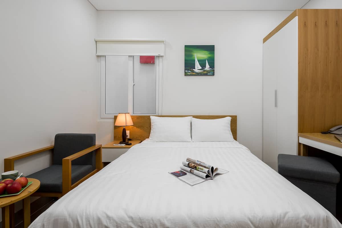 Minibar, desk, free WiFi, bed sheets
