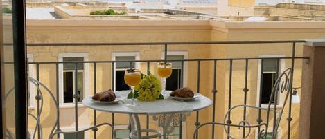 Deluxe Double Room, 1 Double Bed, Non Smoking | Balcony