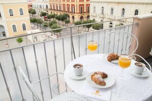 Free daily continental breakfast