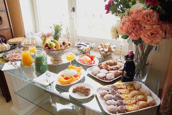 Free daily continental breakfast