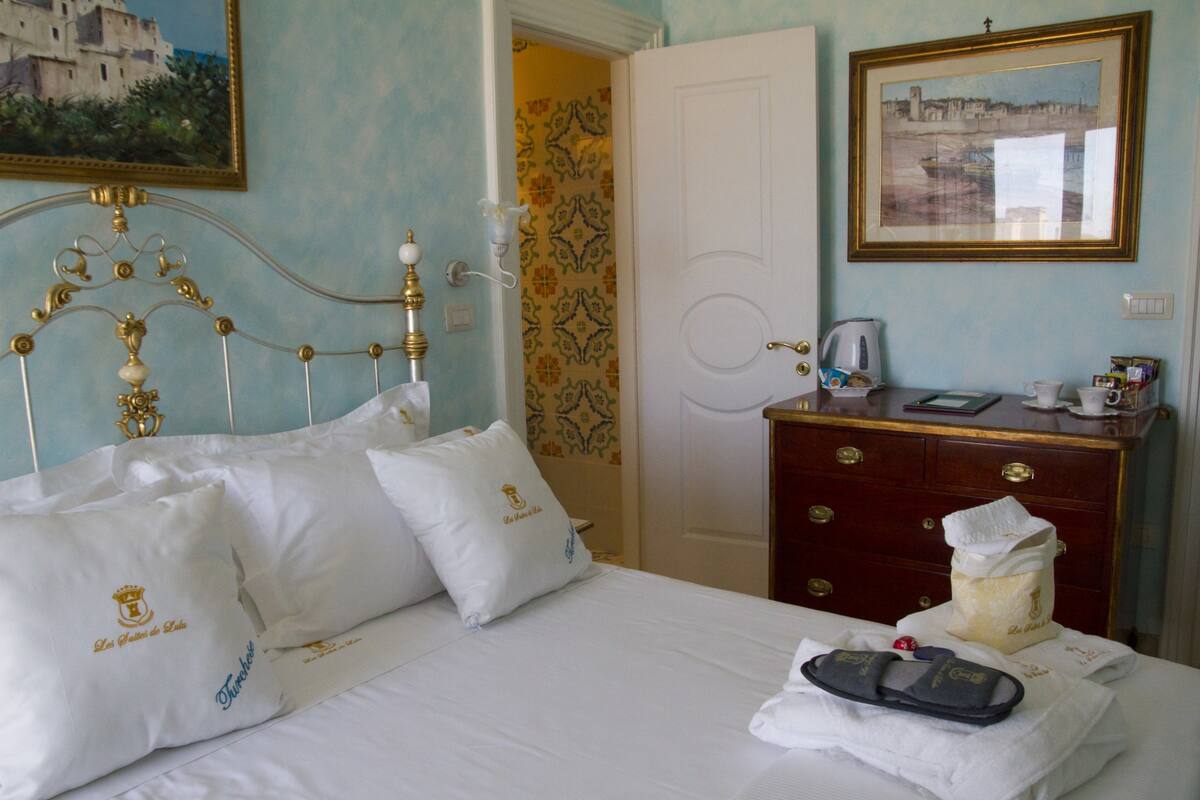 Quarto casal empresarial, 1 cama de casal, para não fumantes | Escrivaninha, Wi-Fi de cortesia, roupa de cama