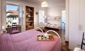 3 bedrooms, premium bedding, individually decorated