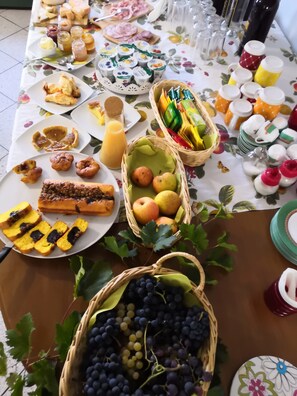 Daily buffet breakfast (EUR 10.00 per person)