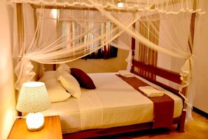 Superior Apartment, Garden View | Desk, bed sheets, wheelchair access