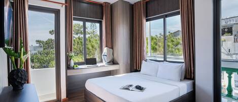 Senior Double Room | Minibar, desk, soundproofing, free WiFi