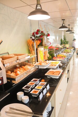 Daily buffet breakfast (VND 120000 per person) - ELC Luxury Da Lat Hotel & Apartment (Da Lat)