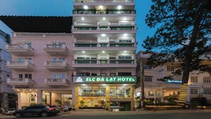 A multi-story hotel with balconies, a visible restaurant, and a sign for the ELC DA LAT HOTEL. - ELC Luxury Da Lat Hotel & Apartment (Xuan Huong - Da Lat)