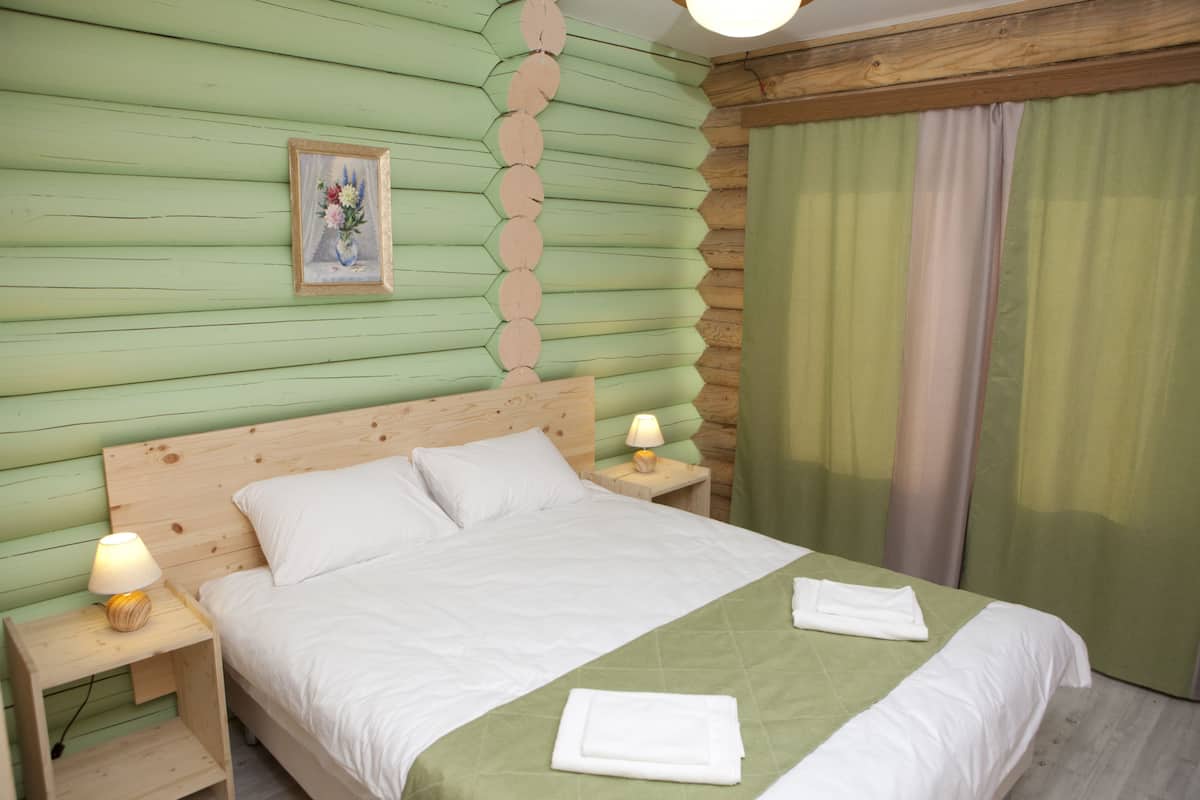 Blackout drapes, iron/ironing board, free WiFi, bed sheets