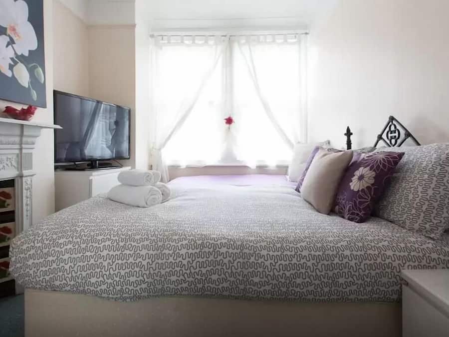 Dobbelt- eller tomannsrom, delt bad | Strykejern/-brett, wi-fi (inkludert) og sengetøy