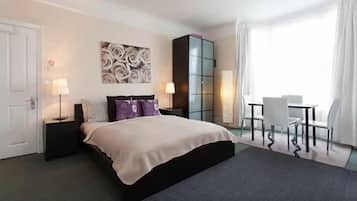 Habitación familiar, baño compartido | Tabla de planchar con plancha, wifi gratis, ropa de cama