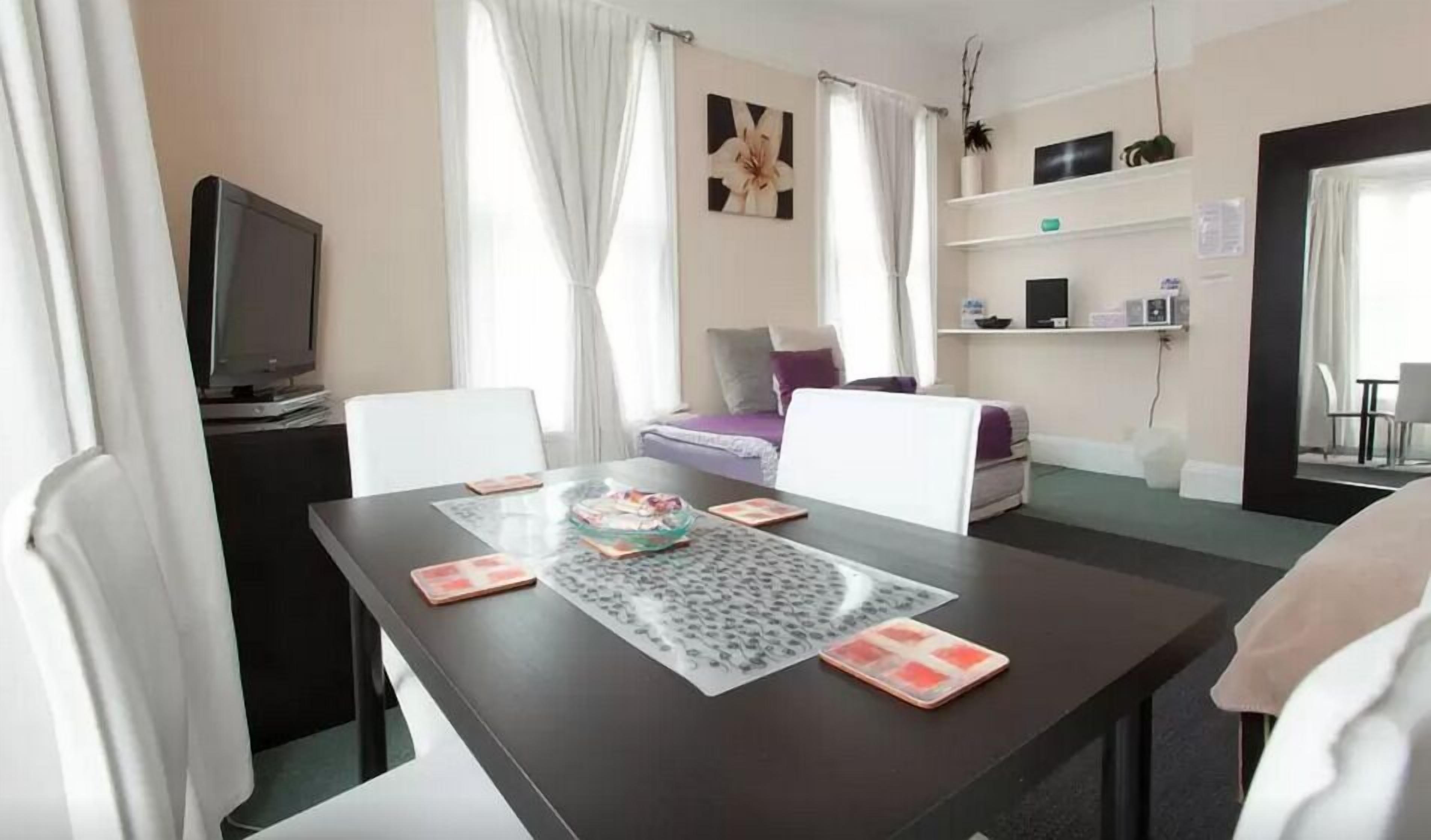 Family Δωμάτιο, Κοινόχρηστο Μπάνιο | Γεύματα στο δωμάτιο