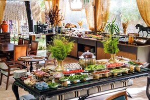 ランチ、ディナーに営業 (トルコ料理)