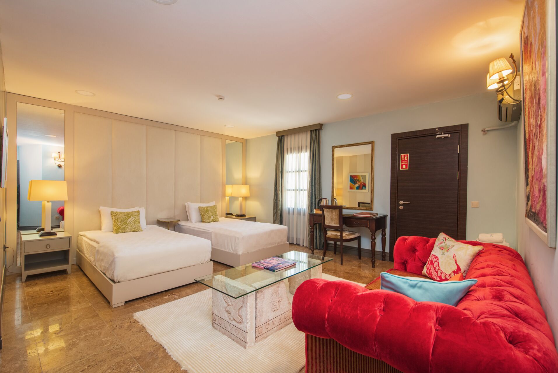 ห้องดีลักซ์ทวิน | มินิบาร์, โต๊ะทำงาน, พื้นที่ทำงานแบบใช้แล็ปท็อป, ห้องเก็บเสียง