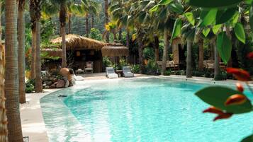 Piscine extérieure (ouverte en saison)