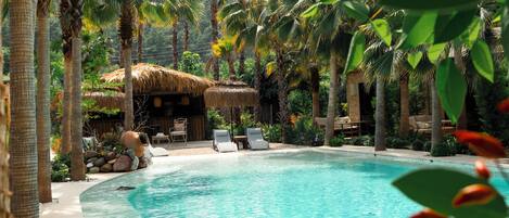 Piscine extérieure (ouverte en saison)