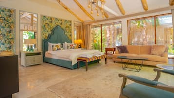 Minibar, bureau, espace de travail pour ordinateur portable