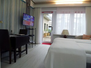 Double Room, Kitchenette | Minibar, in-room safe, blackout drapes, soundproofing - Strandnest Büsum (Büsum)