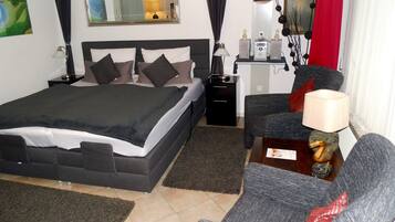 Deluxe-Suite | Minibar, Zimmersafe, Verdunkelungsvorhänge, schallisolierte Zimmer