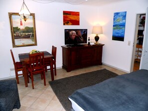 Deluxe-Suite | Minibar, Zimmersafe, Verdunkelungsvorhänge, schallisolierte Zimmer