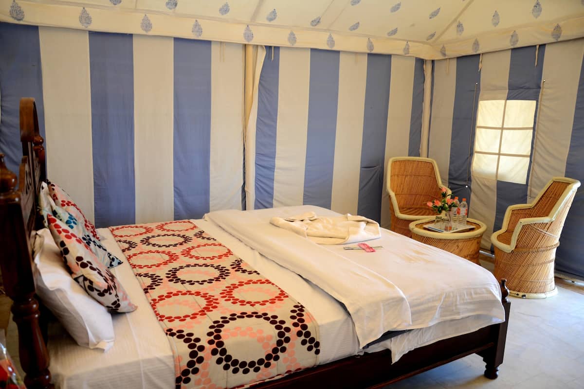 Luxe tent, niet-roken | 1 slaapkamer, bedden met traagschuimmatras, een minibar