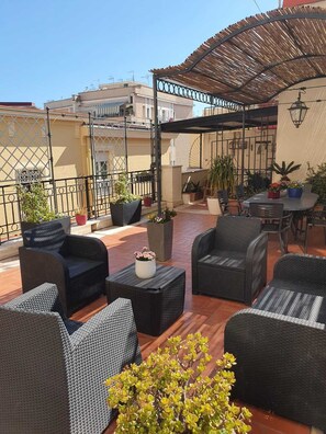 Senior Suite, Terrace (BORDEAUX) | Terrace/patio - La Dimora dei Reali (Naples)