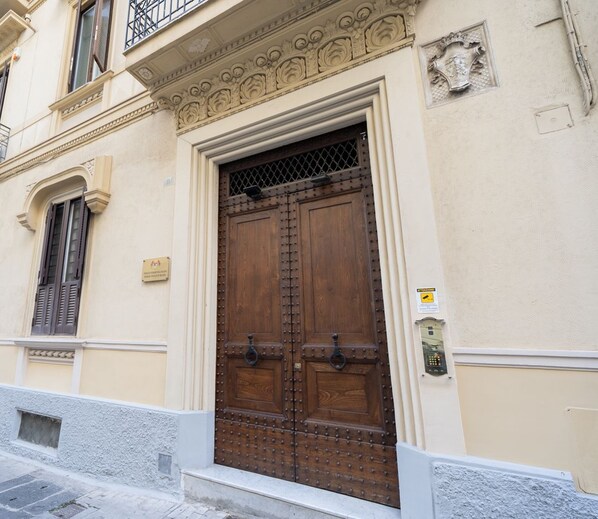 Front of property - La Dimora dei Reali (Naples)