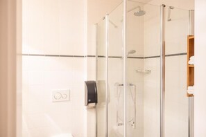 Suite, balcón | Baño