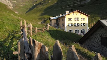 Enceinte de lâhĂ©bergement