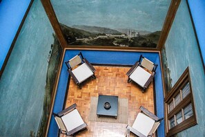 Área de estar no saguão