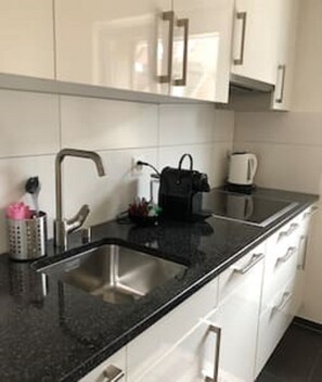 بديكورات فريدة لكل غرفة وطراز فريد لكل وحدة ومكتب وأسرّة أطفال/رضّع