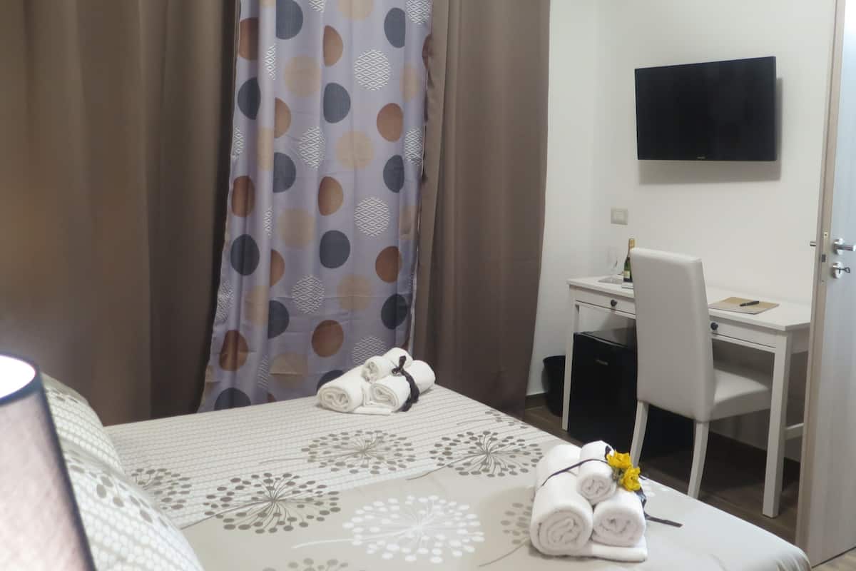 Doppia Comfort, vista montagna | Minibar, una cassaforte in camera, una scrivania