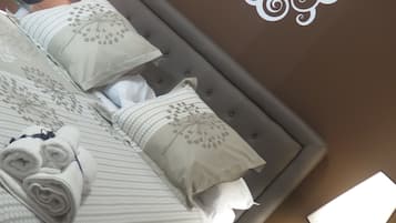 Comfort Double Room, Mountain View | Minibar, in-room safe, desk, cribs/infant beds