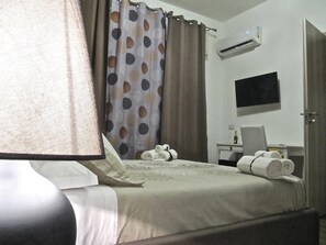 Minibar, in-room safe, desk, cribs/infant beds - Symposium (Catania)