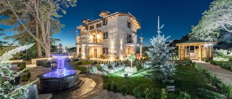 Façade de lâhĂ©bergement - soirĂ©e/nuit