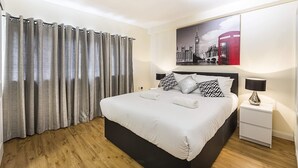 Deluxe Apartment, Multiple Beds, Non Smoking | 2 bedrooms, premium bedding, blackout curtains, iron/ironing board - Orchid House Serviced Apartment (Watford)