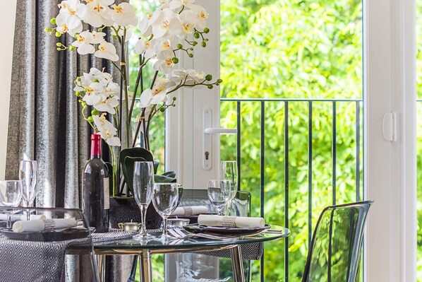 Deluxe Apartment, Multiple Beds, Non Smoking | In-room dining - Orchid House Serviced Apartment (Watford)