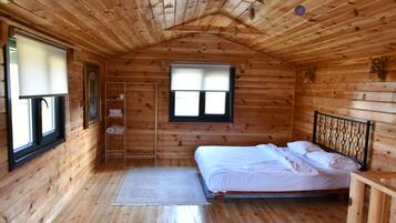 Comfort Bungalow | 1 bedroom, minibar, laptop workspace, iron/ironing board