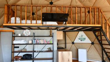 Tente Majestueuse | Minibar, espace de travail pour ordinateur portable