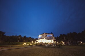 Front of property - evening/night - Flagman Hotel (Novovolkovo)