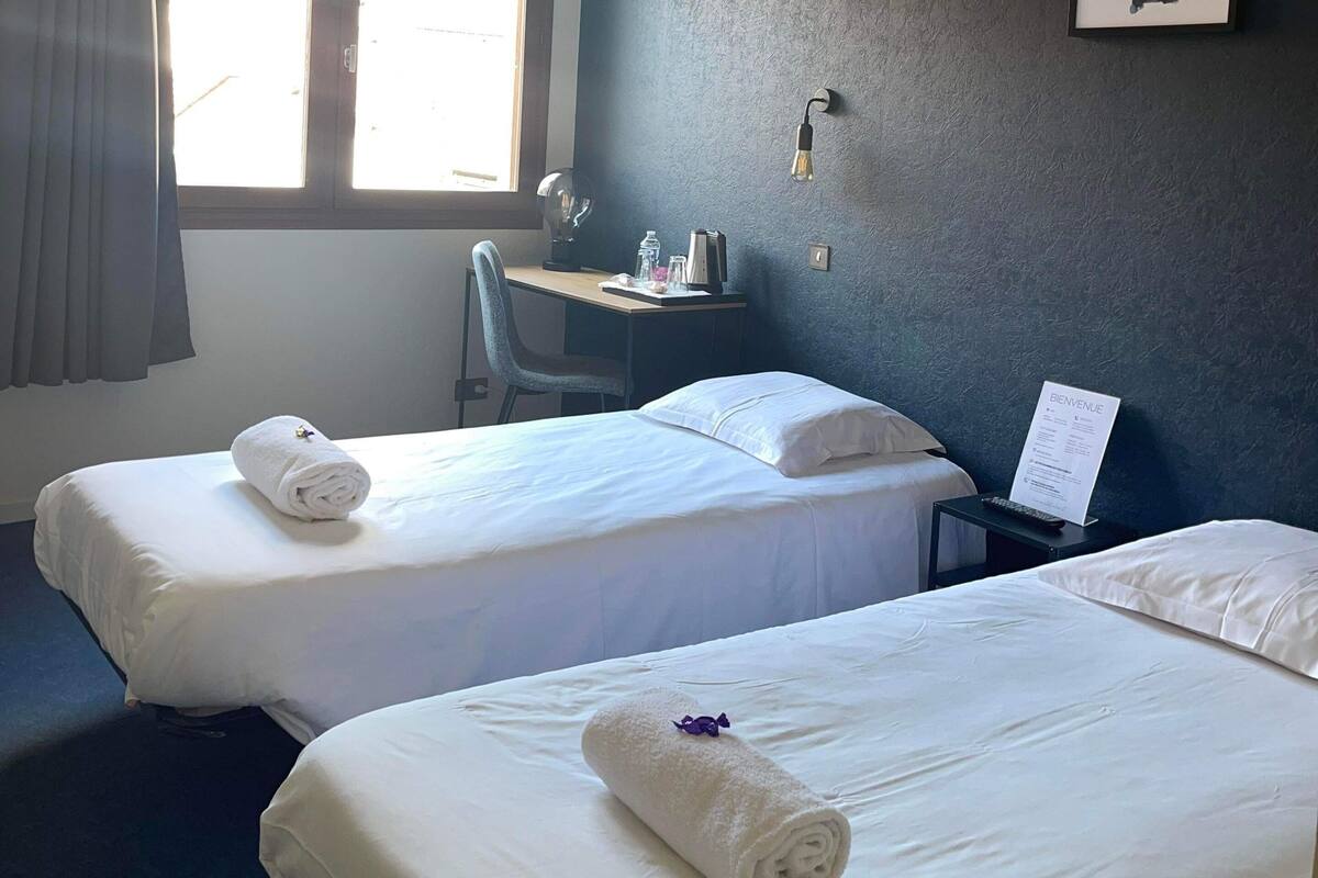 Classic Twin Room | Desk, blackout drapes, WiFi (free), individually decorated