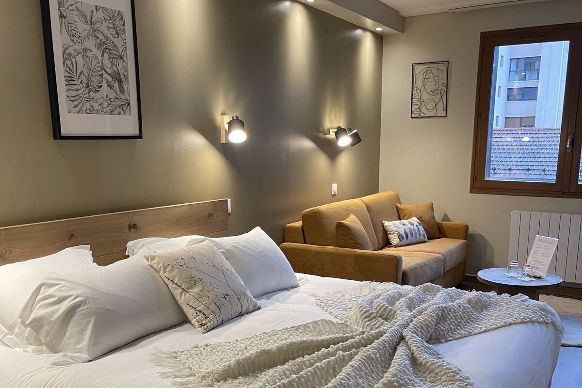 Junior Suite | Desk, blackout drapes, WiFi (free), individually decorated