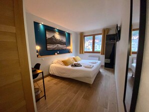 Deluxe Double Room | 1 bedroom, individually decorated, individually furnished, desk