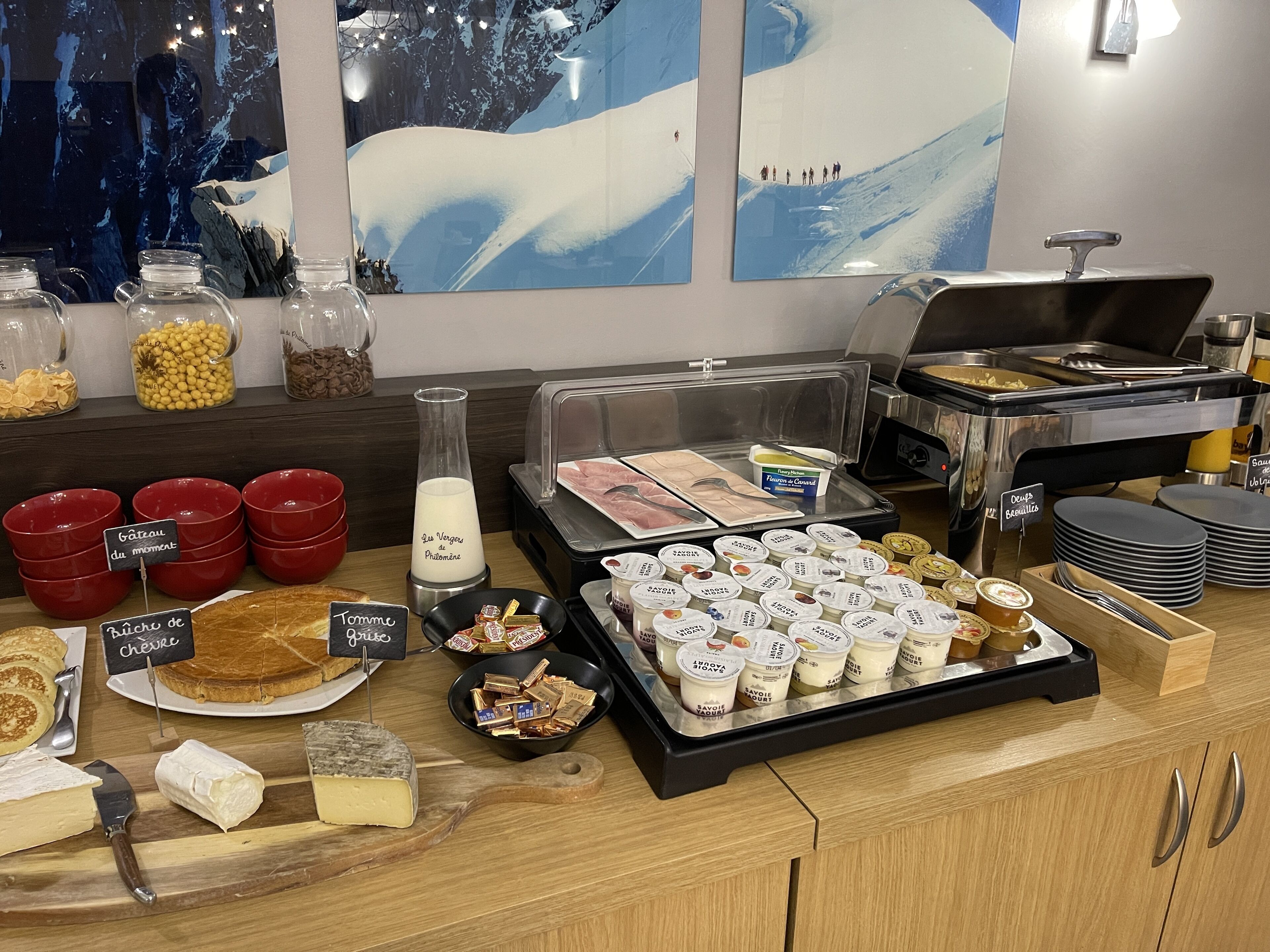 Tägliches Frühstücksbuffet gegen Gebühr