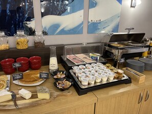 Morgenmadsbuffet hver dag (15 EUR pr. person)