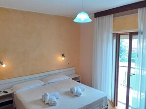 In-room safe, desk, free WiFi, bed sheets - Hotel Fleming (Fiuggi)