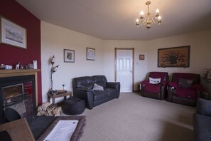 Flat-screen TV - The Hawthorns Bed & Breakfast (Thurso)