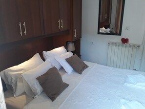 Chambre Standard Double ou avec lits jumeaux, 1 grand lit, non-fumeur