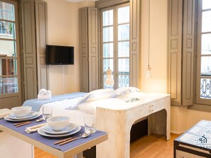 1 habitación, tabla de planchar con plancha, internet y ropa de cama 