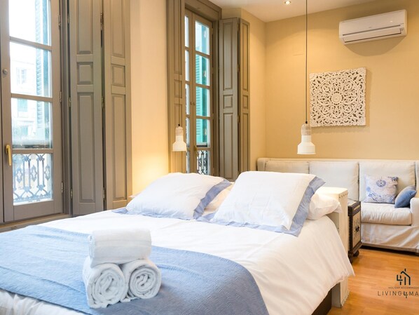 Iron/ironing board, internet, bed sheets