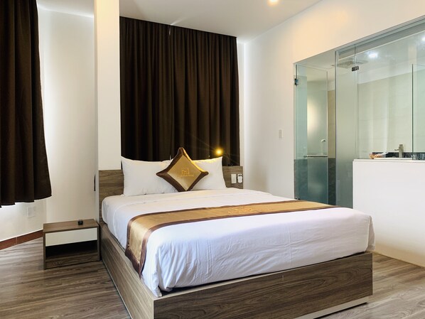 20 quartos, frigobar, individualmente decorados